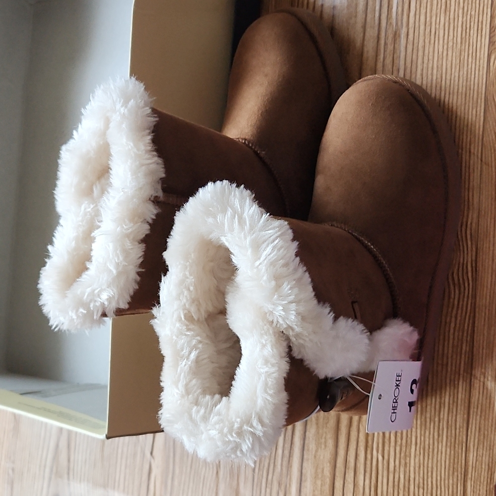 NWT Cherokee boots sz 13 w/faux fur lining